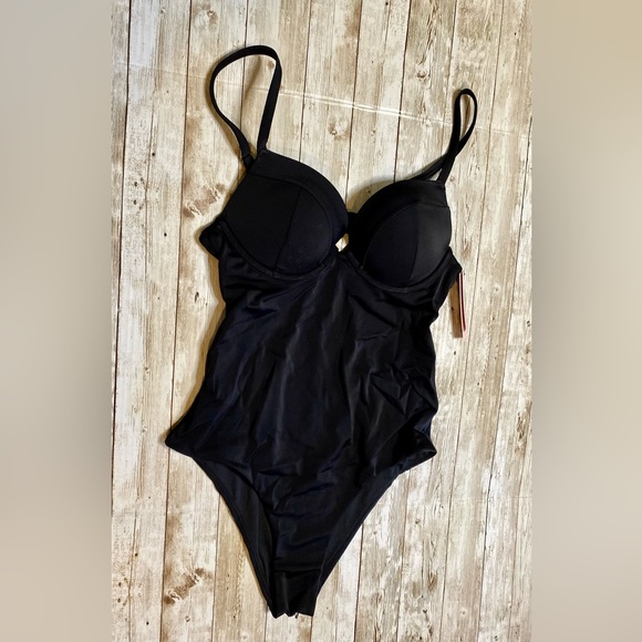 🆕 VICTORIA'S SECRET SWIM
Sexy Tee Push-Up One-Piece Swimsuit - Picture 4 of 10